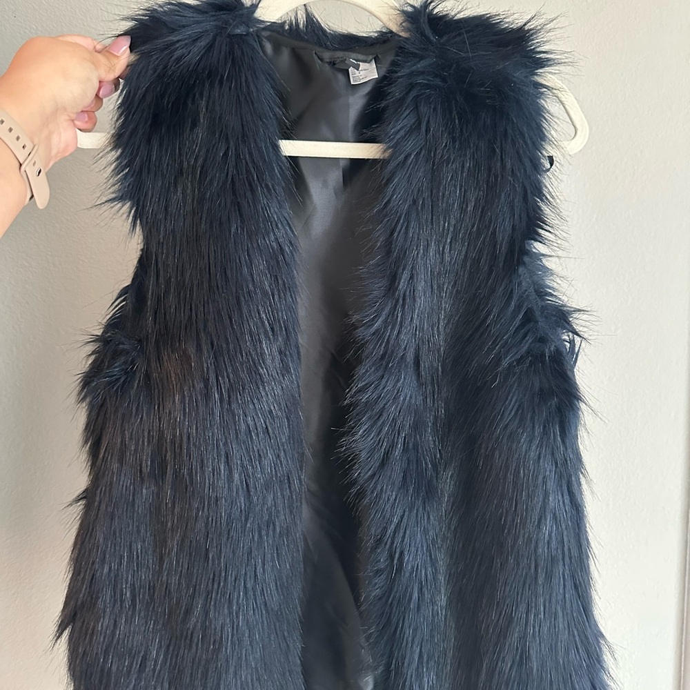 H&M Black Faux Fur Vest
